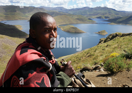 Senn über die Katse Dam See im Hochland von Lesotho, Durchführung Lesotho Highland Water Project Stockfoto