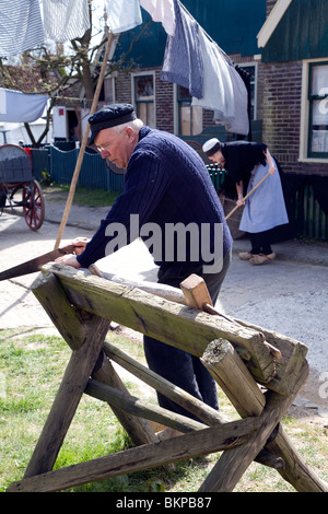 Menschen wieder anschließt Leben in Urk Dorf, Zuiderzee Museum, Enkhuizen, Niederlande Stockfoto