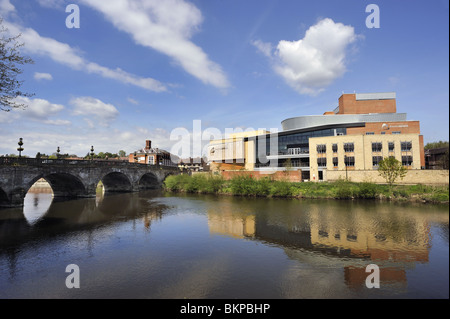 Die neue Theatre Severn und die Waliser Brücke, Shrewsbury, Shropshire, England Stockfoto