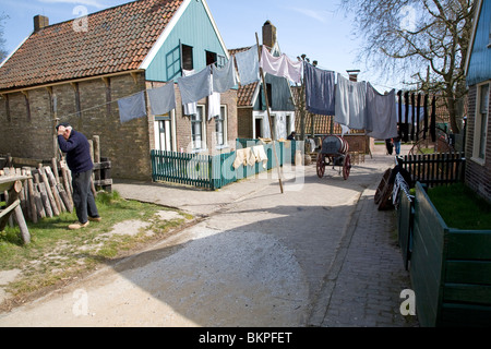 Menschen wieder anschließt Leben in Urk Dorf, Zuiderzee Museum, Enkhuizen, Niederlande Stockfoto