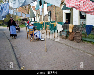 Menschen wieder anschließt Leben in Urk Dorf, Zuiderzee Museum, Enkhuizen, Niederlande Stockfoto