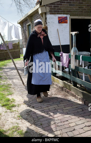 Menschen wieder anschließt Leben in Urk Dorf, Zuiderzee Museum, Enkhuizen, Niederlande Stockfoto
