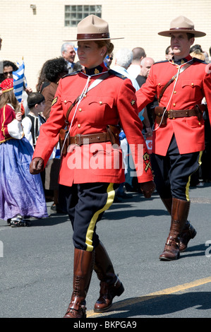 Kanadischen Mounties in Montreal parade Stockfoto