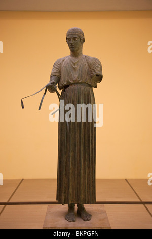 Der Wagenlenker im archäologischen Museum in Delphi, Griechenland. Stockfoto