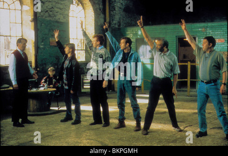 DER VOLLE MONTY (1997)-TOM WILKINSON, ROBERT CARLYLE, STEVE HUISON, HUGO SPEER, PAUL BARBER, MARK ADDY FMY 023 Stockfoto