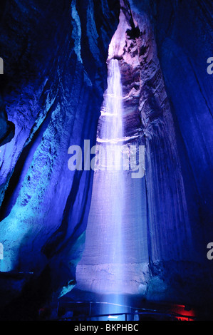 CHATTANOOGA, Tennessee – CHATTANOOGA, Tennessee – CHATTRuby Falls, eine berühmte unterirdische Kalksteinhöhle im Lookout Mountain in Chattanooga, Tennessee Stockfoto