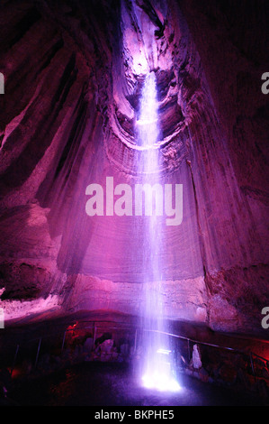 CHATTANOOGA, Tennessee – CHATTANOOGA, Tennessee – CHATTRuby Falls, eine berühmte unterirdische Kalksteinhöhle im Lookout Mountain in Chattanooga, Tennessee Stockfoto