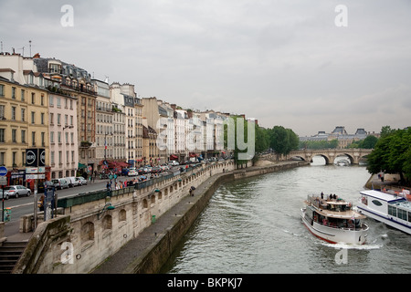 Eine Ansicht der Quai des Grands Augustins Street, Paris, Frankreich Stockfoto