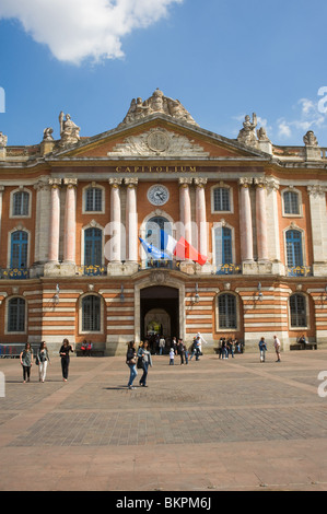 Das Hauptstadt-Gebäude [Capitole] von Capital Square [Place du Capitole] in Toulouse Haute-Garonne Midi-Pyrenäen-Frankreich Stockfoto
