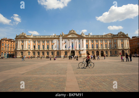 Das Hauptstadt-Gebäude [Capitole] von Capital Square [Place du Capitole] in Toulouse Haute-Garonne Midi-Pyrenäen-Frankreich Stockfoto