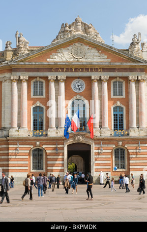 Das Hauptstadt-Gebäude [Capitole] von Capital Square [Place du Capitole] in Toulouse Haute-Garonne Midi-Pyrenäen-Frankreich Stockfoto