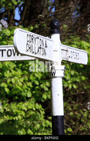 Eine alte Stil-Verkehrszeichen in Devon England Stockfoto