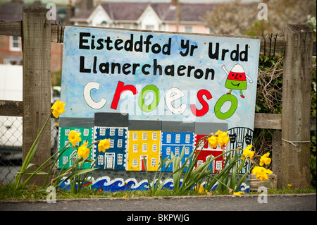 Handgemachte "Croeso" Zeichen mit Genugtuung die Urdd National Eisteddfod, Llanerchaeron in Ceredigion Wales Stockfoto