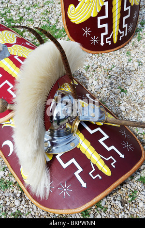 Historische römische Reenactors Legionär Zenturio Helm und Schild Stockfoto