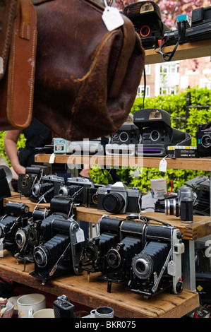 Antike Kameras Display, Portobello Road Market Notting Hill West London England UK Stockfoto