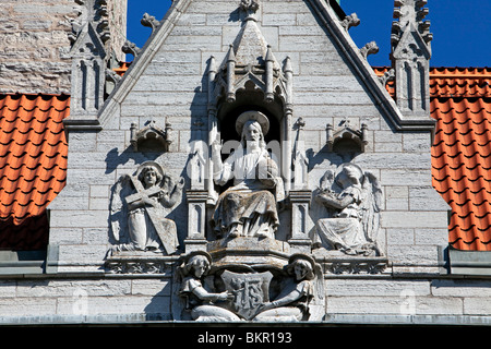 Schweden, Insel Gotland, Visby. Visby Kathedrale zeichnet sich durch kunstvoll geschnitzten Reliefs an der Außenseite. Stockfoto