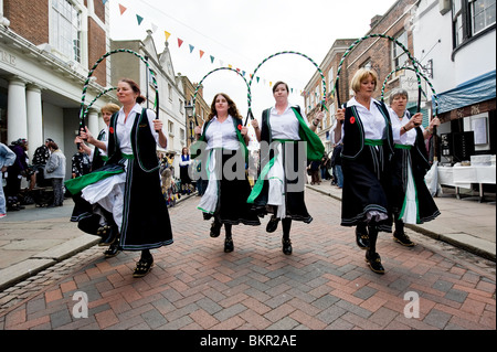 Eine Damen Morris Seite tanzen auf dem fegt Festival Stockfoto