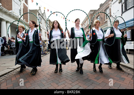 Eine Damen Morris Seite tanzen auf dem fegt Festival Stockfoto