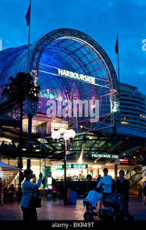 Harbourside Shopping Centre in der Abenddämmerung, Darling Harbour, Cockle Bay, Sydney, Australien Stockfoto