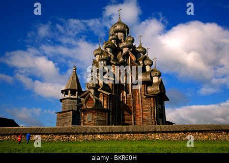 Rußland; Karelien; Kizhi Insel; Die zweiundzwanzig Kuppeln der Verklärungskathedrale Stockfoto