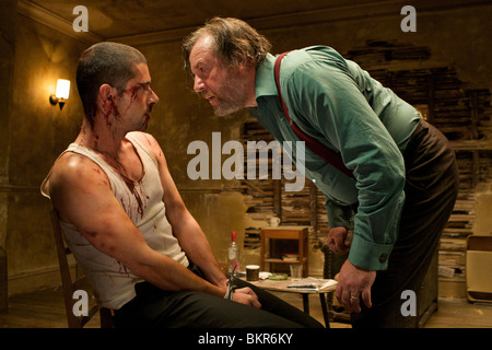 44 INCH BRUST (2009) RAY WINSTONE MALCOLM VENVILLE (DIR) 007 Stockfoto