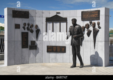 John F Kennedy Bronze-Statue und JFK Memorial auf New Ross Kai, Co Wexford, Irland. Stockfoto