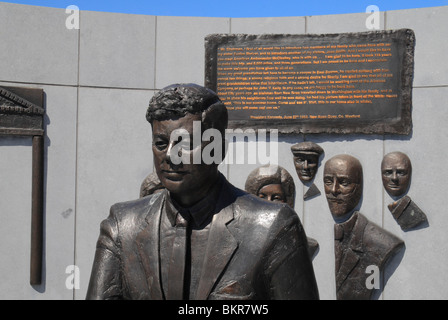 John F Kennedy Bronze-Statue und JFK Memorial auf New Ross Kai, Co Wexford, Irland. Stockfoto