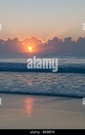 Sonnenaufgang am Strand, Hawks Nest, NSW, Australien Stockfoto