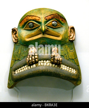 Tlingit Indians 18. Century North America Gesichtsmaske mit Lucida männlichem Geist, der vom Schamanen in ihren Handlungen artikuliert wird Stockfoto