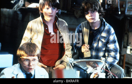 ENTDECKER (1985) JASON PRESSON, ETHAN HAWKE, RIVER PHEONIX JOE DANTE (DIR) 002 Stockfoto