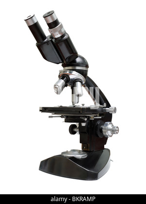 Altes Mikroskop erschossen auf weißem Hintergrund Stockfoto