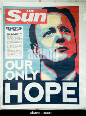 Sun Newspaper vom 6. Mai 2010 unterstützt David Cameron bei den Parlamentswahlen vom 7. Mai 2010. Die Titelseite von „ unsere einzige Hoffnung “ in Cameron We Trust. The Sun Newspaper ist eine britische Zeitung, die in der Zeitung Red Top zu sehen ist und Teil von Rupert Murdoch's News Group Newspapers, News UK, News Corp Newscorp Business ist. 2010er Jahre HOMER SYKES Stockfoto