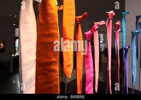 Im Fenster der Richard James Speicher in Savile Row London verbindet. Stockfoto