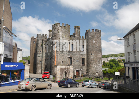 Enniscorthy Castle, oberhalb des Flusses Slaney (aus dem Rahmen auf der rechten Seite) in Enniscorthy, Co. Wexford, Eire. Stockfoto