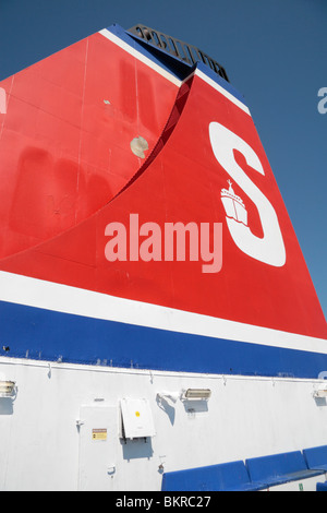 Der Trichter der Stena Europe Fähre die von Fishguard, Wales nach Rosslaire, Irland segelt. Stockfoto