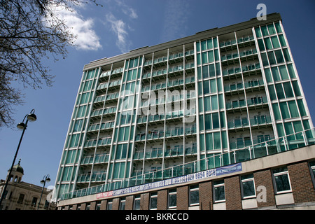 Modernen Apartments umgebaut von der University of Greenwich Gebäude in Woolwich, London, UK Stockfoto