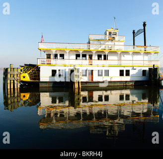 ALEXANDRIA, Virginia - Historische Paddle Wheel boat die Kirschblüte angedockt an der Marina in der Altstadt von Alexandria Stockfoto