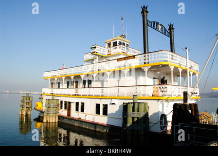 ALEXANDRIA, Virginia - Historische Paddle Wheel boat die Kirschblüte angedockt an der Marina in der Altstadt von Alexandria Stockfoto