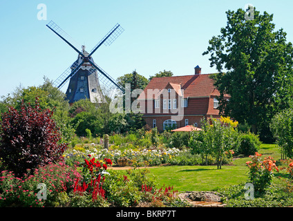 Windmühle in der Stadt Wyk auf Föhr Insel, Schleswig-Holstein, Deutschland Stockfoto