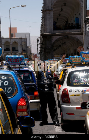 Straße Protest in Arequipa, Peru, von Taxifahrern über steigende Kosten für Benzin Stockfoto