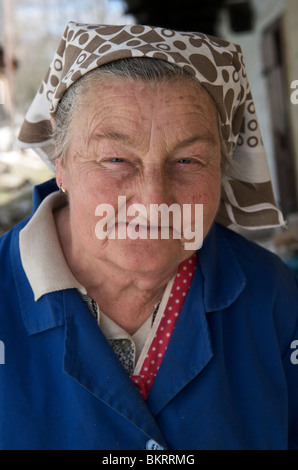 Slowakei, alte Frau Leben in den ländlichen UNESCO-Dorf Vlkolinec Stockfoto