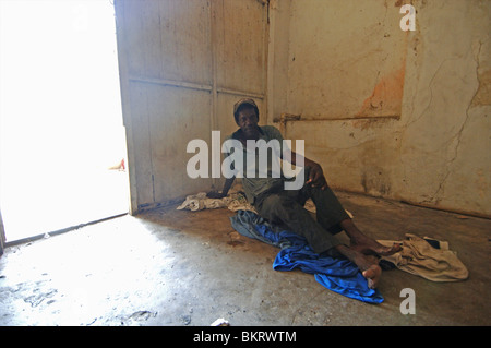 Curacao, Porträt von einem Obdachlosen Choller, das lokale Wort für Drogenabhängigen oder Junky. Stockfoto