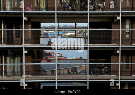 Amsterdam, Kleinkind, spielen auf eine Wohnung auf der Insel Borneo Stockfoto