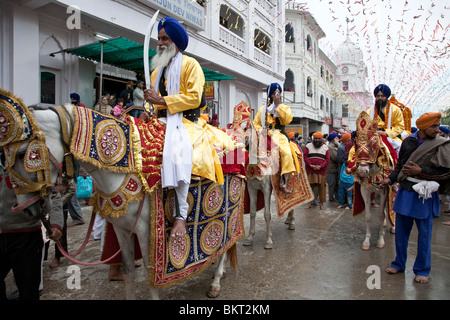 Sikhs Prozession. Der Goldene Tempel. Amritsar. Punjab. Indien Stockfoto