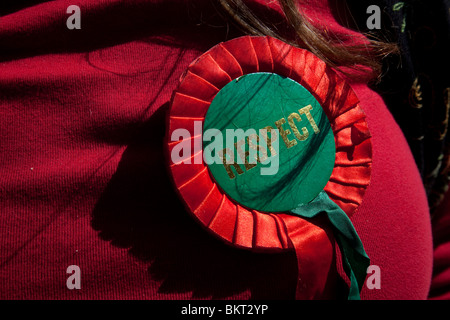 Vor einem Wahllokal in Wapping, Tower Hamlets, London. Allgemeinen Wahltag Mai 6. 2010. Stockfoto