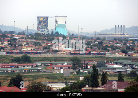 Bemalte Kraftwerk Kühlturm in Soweto, Johannesburg, Südafrika Stockfoto