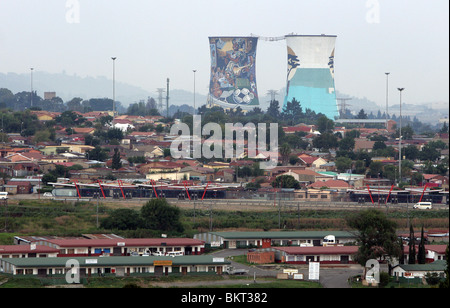 Bemalte Kraftwerk Kühlturm in Soweto, Johannesburg, Südafrika Stockfoto