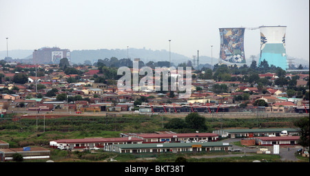 Bemalte Kraftwerk Kühlturm in Soweto, Johannesburg, Südafrika Stockfoto