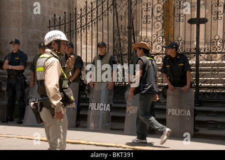 Bereitschaftspolizei in Arequipa, Peru. Stockfoto