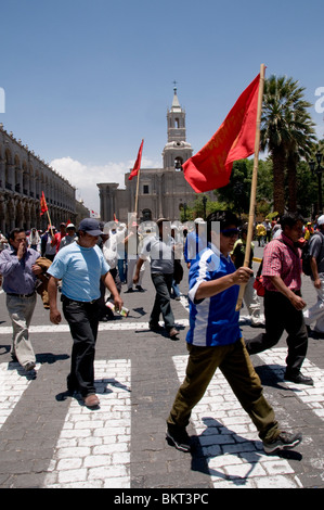 Straße Protest in Arequipa, Peru, von Taxifahrern über steigende Kosten für Benzin Stockfoto